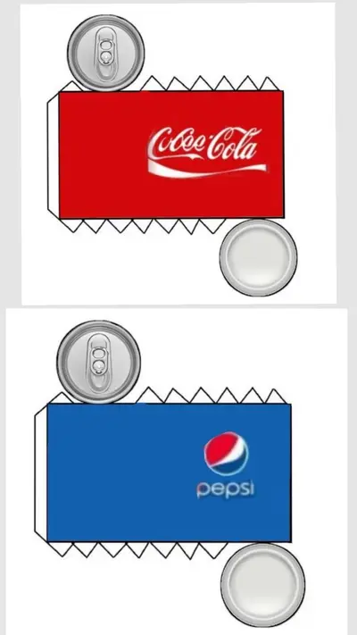 Zwei Bastelbögen für Getränkedosen im Miniaturformat, einer in Rot mit Logo und einer in Blau mit Logo.