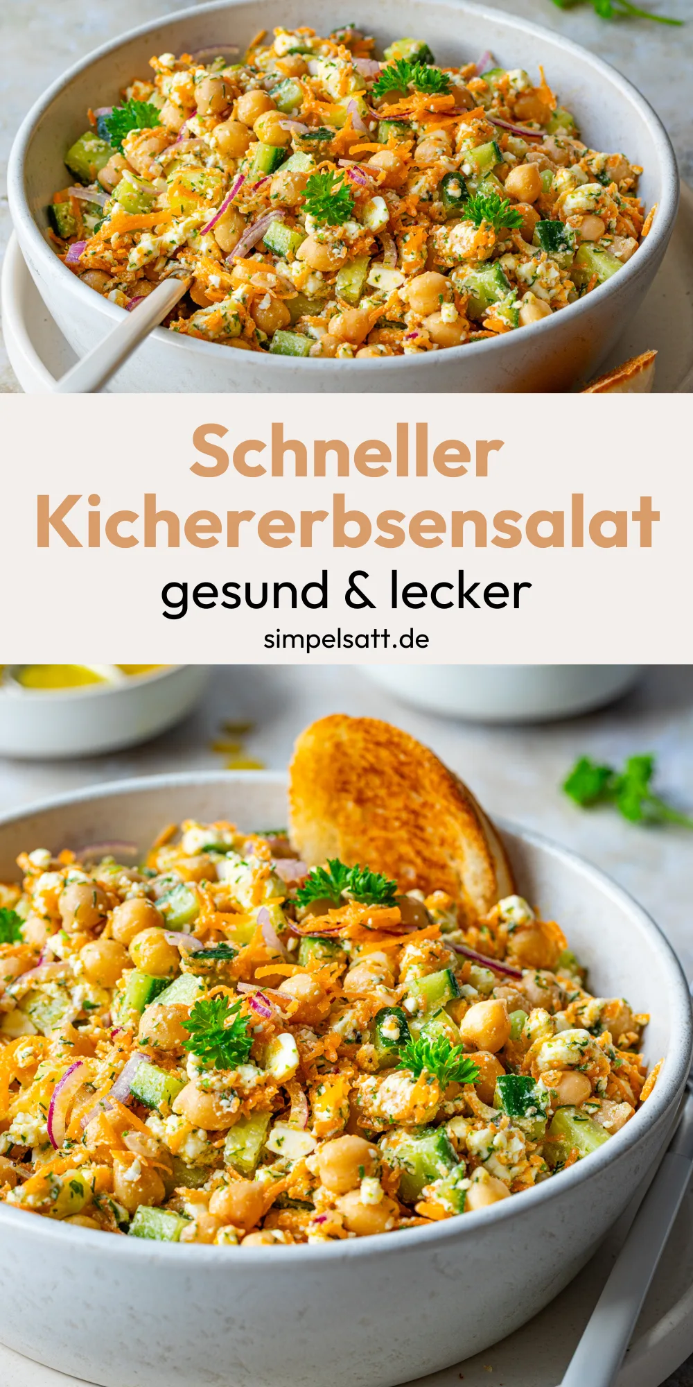 Eine helle Schüssel gefüllt mit Kichererbsensalat, garniert mit Feta, frischen Kräutern und einem Stück Brot.