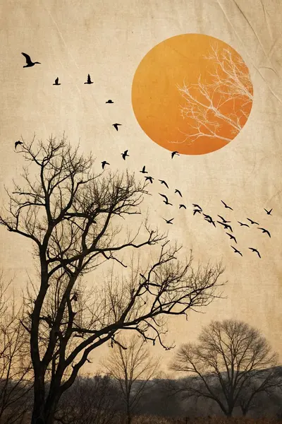Ein minimalistisches Kunstwerk in Sepia- und Ockertönen zeigt einen kahlen Baum, eine große Sonne und fliegende Vögel.