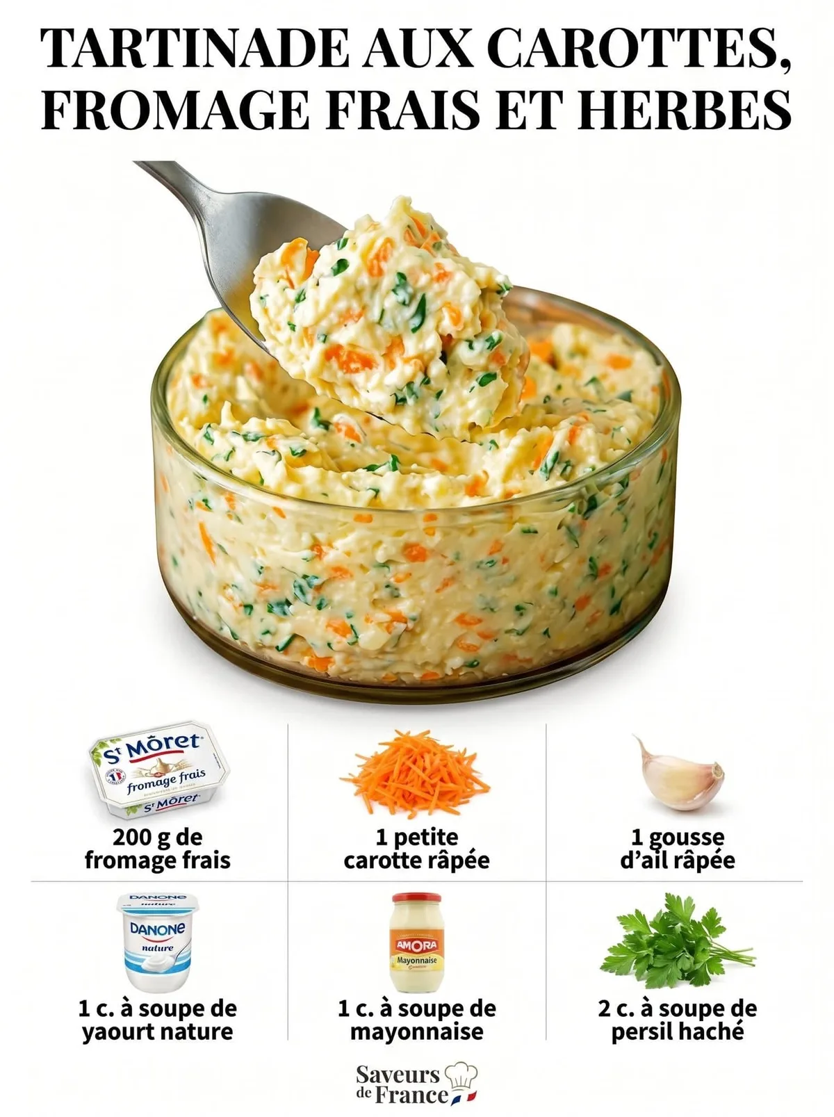 Un bol en verre rempli d'une tartinade crémeuse aux carottes râpées et herbes avec une cuillère.